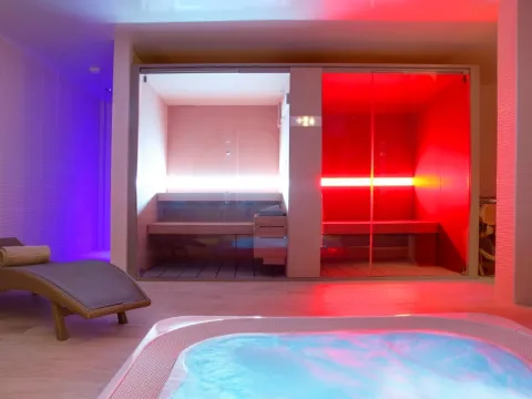 Best Western Premier Le Patio des Artistes Wellness Jacuzzi