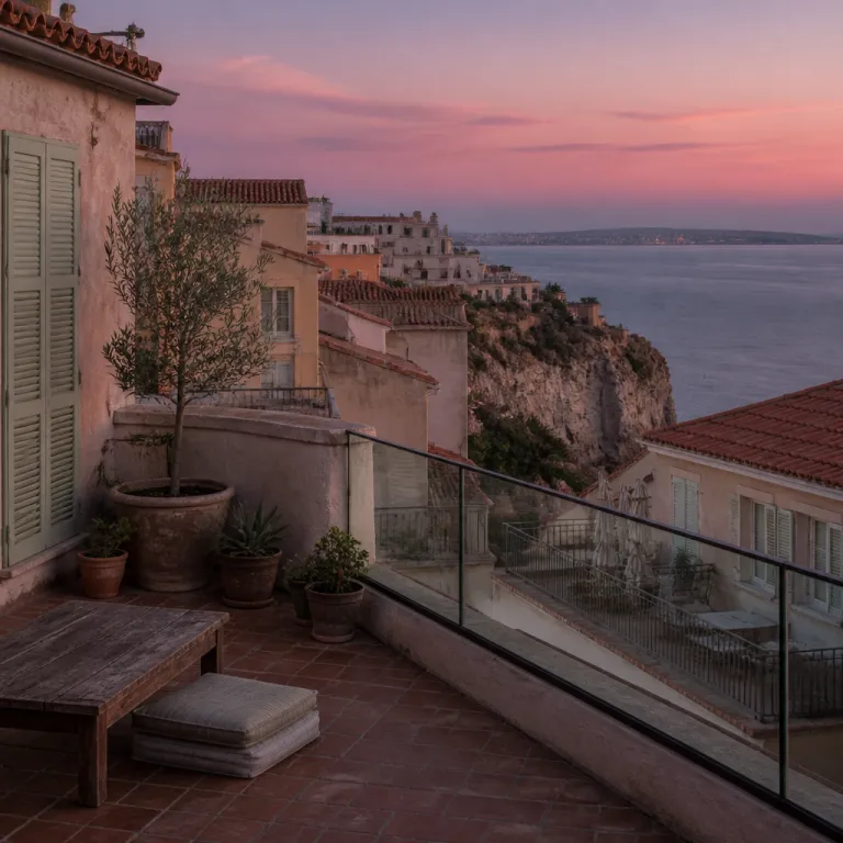 Sunset in Cannes: the rooftops, terraces and cliffsides where the light does the work